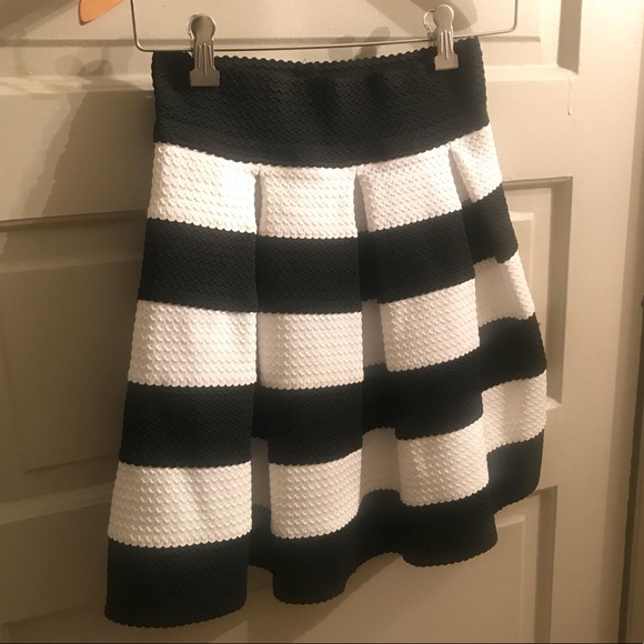 Black & White Bubble skirt! - Picture 6 of 6